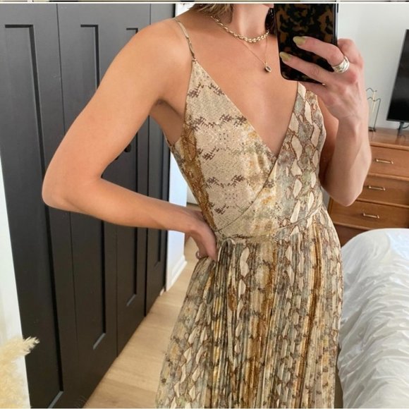 ❌SOLD ❌WILFRED Beaune Dress Pleated Wrap Midi Dress White Snake Print Small - Picture 3 of 11